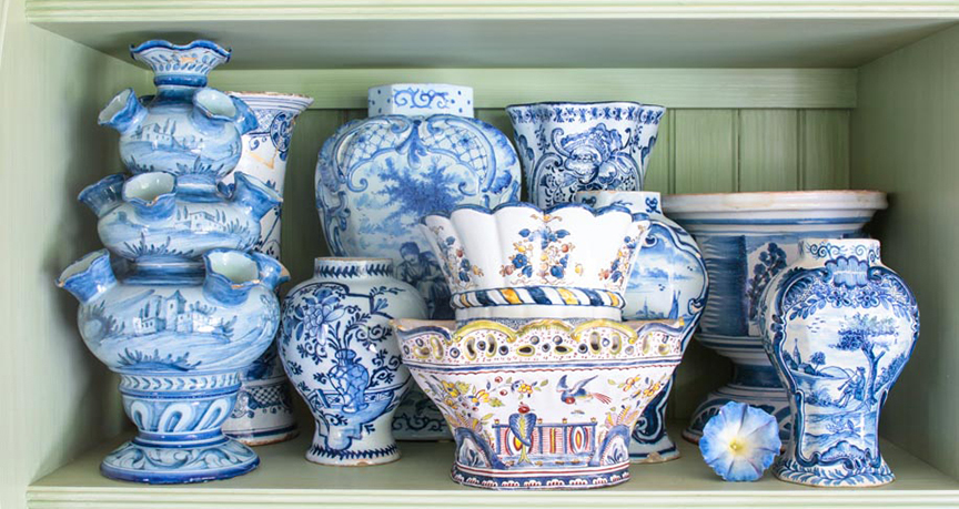 Charlotte Moss: Garden Living vases on a shelf