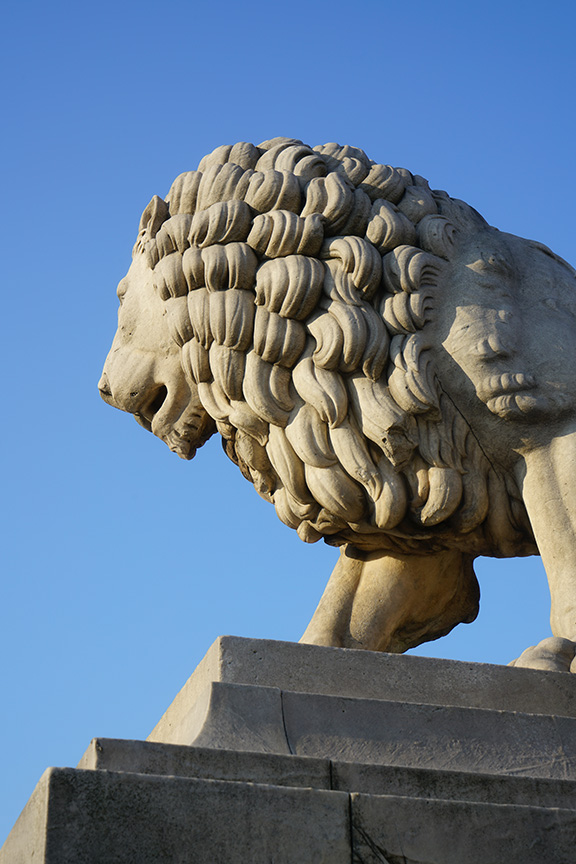 Charlotte Moss Paris lion statue photo