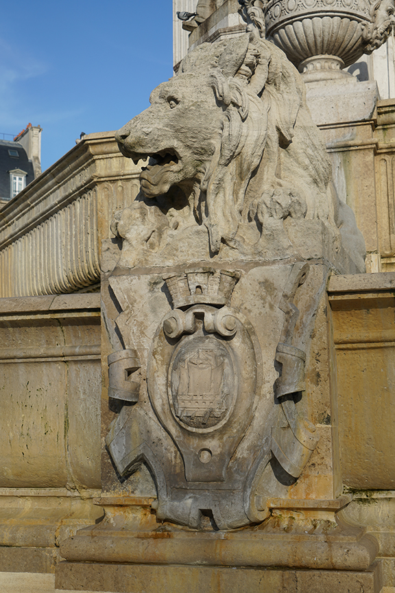 Charlotte Moss Paris lion landmark photo
